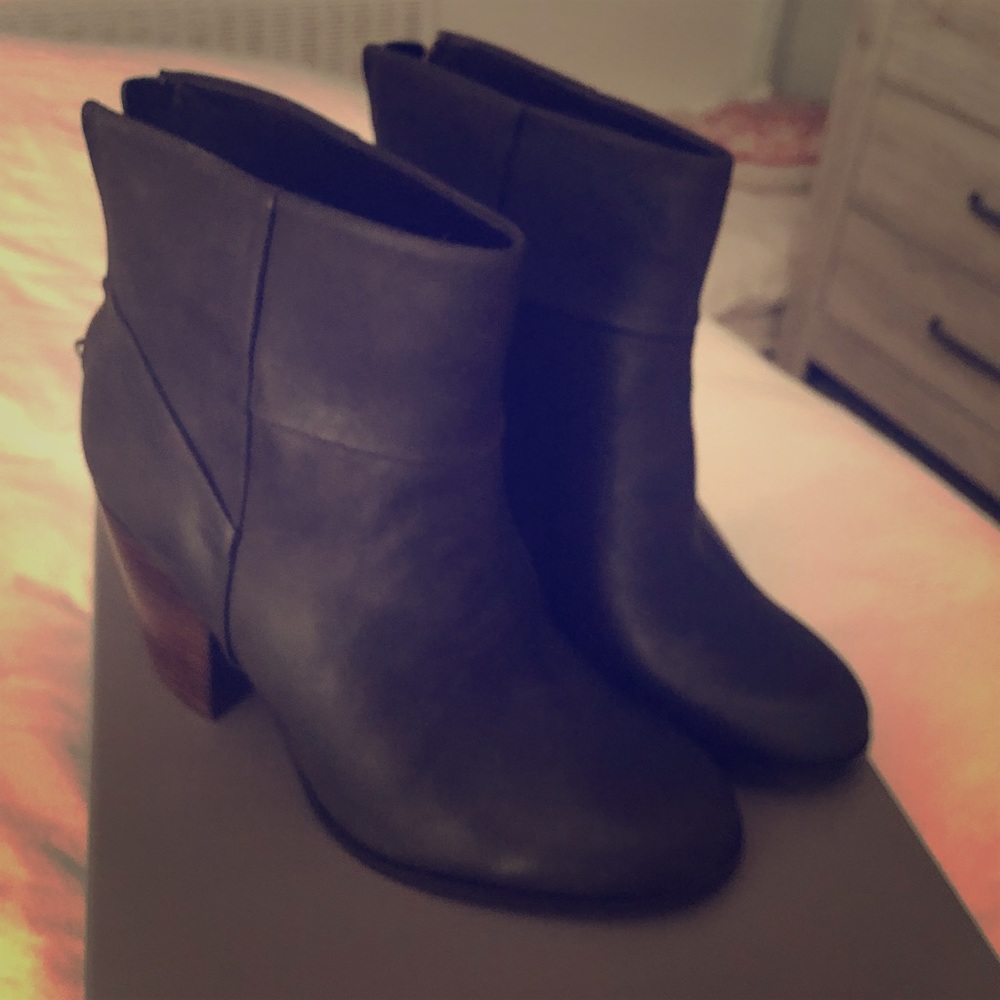 NEVER BEEN WORN Loft Black Booties, size 8